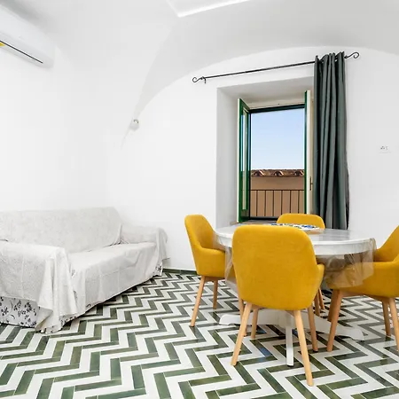Honey - De Vivo Realty